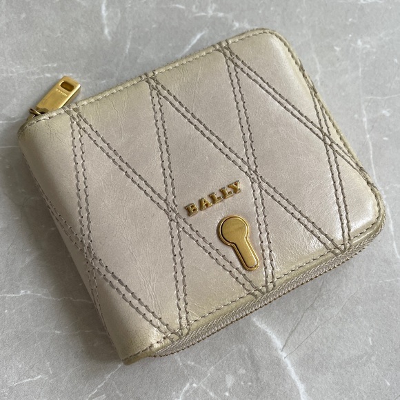 Bally Cassy Cecyle Lock Quilted Leather Zippy Compact Wallet - Picture 3 of 17